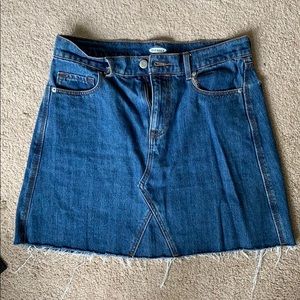 Old Navy jean skirt. Somewhat highwaisted. Size 6.